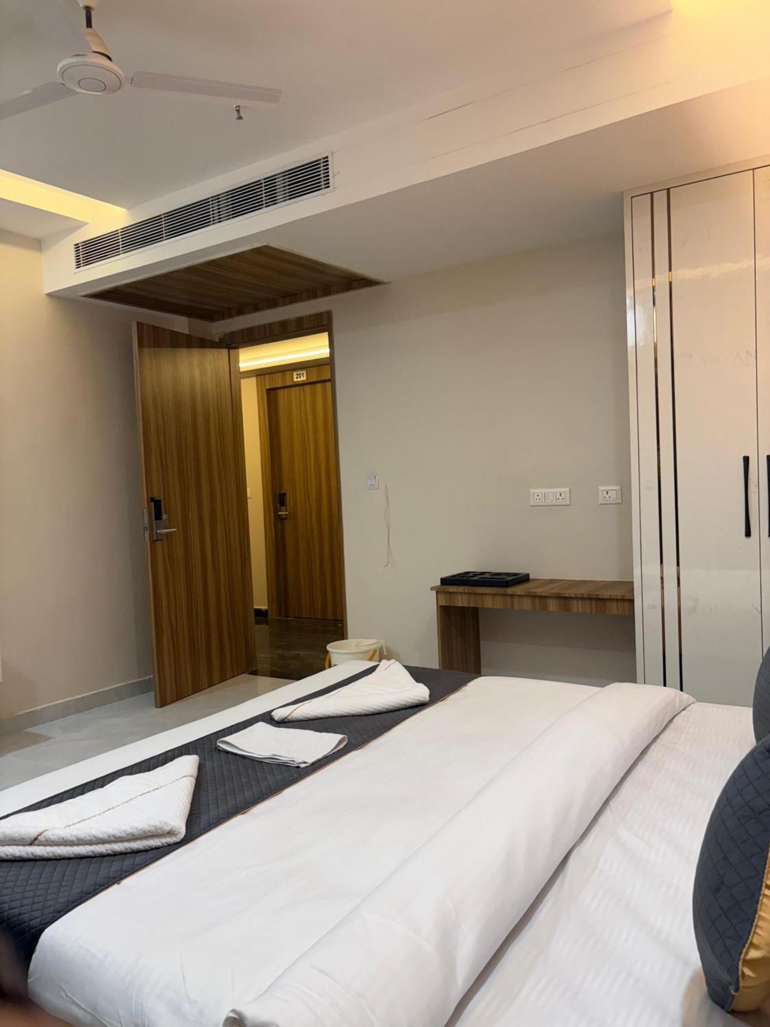 The Janki Hotel Ayodhya Εξωτερικό φωτογραφία
