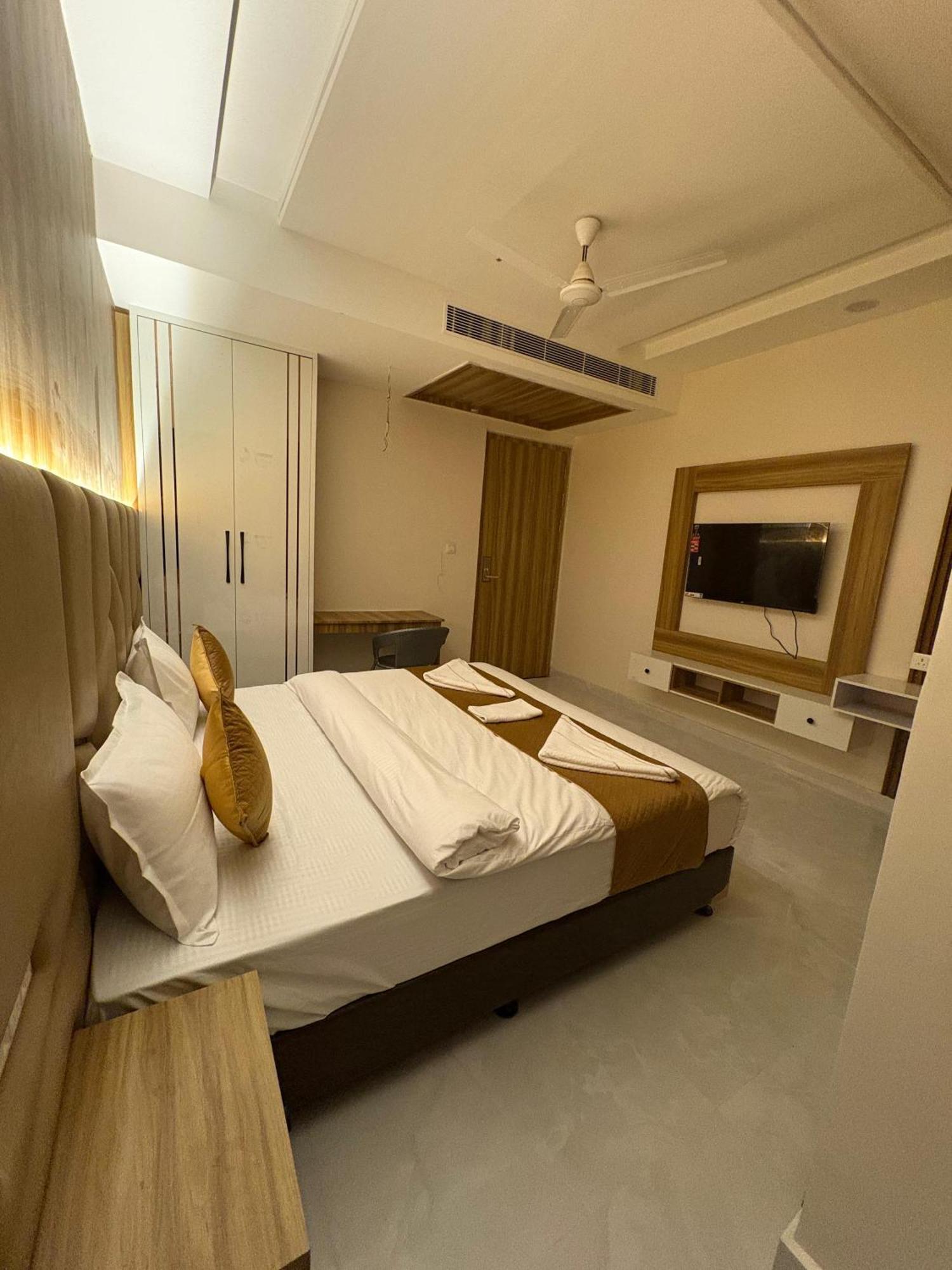 The Janki Hotel Ayodhya Εξωτερικό φωτογραφία